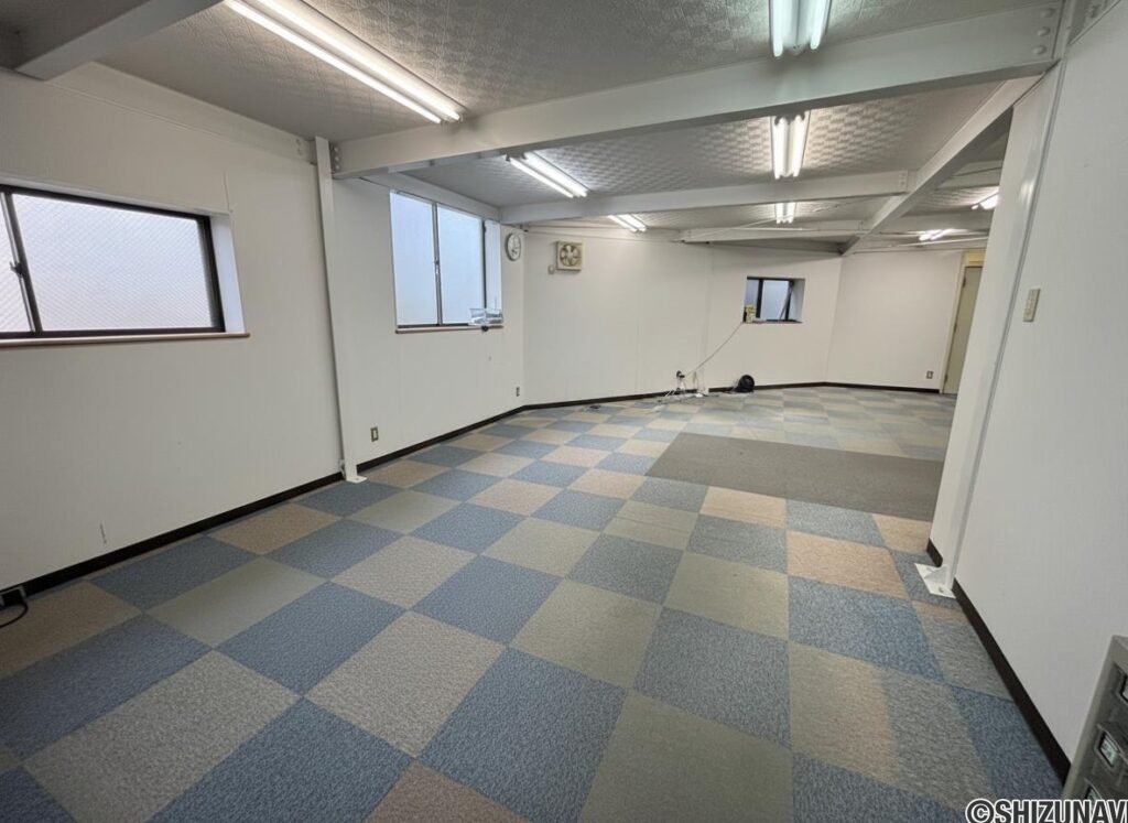 事務所の別角度のお写真です。