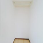 吉原【リフォーム済み・2階西側4.5帖洋室収納】