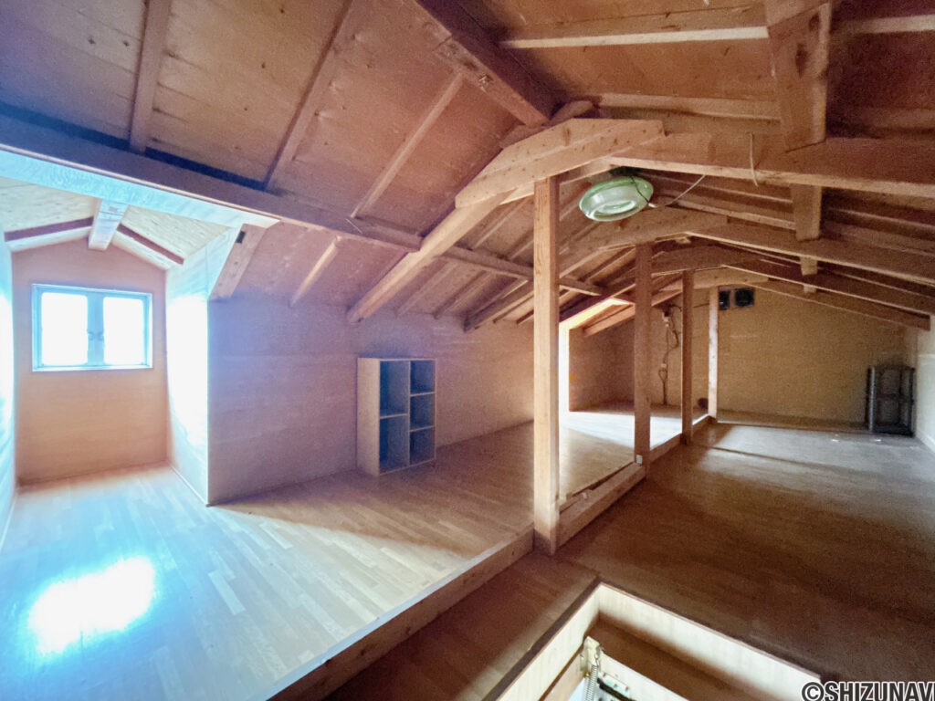 【小屋裏収納】