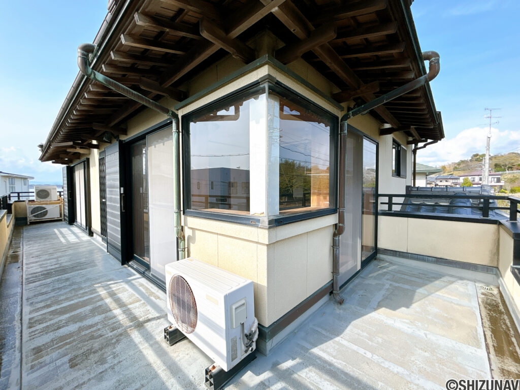 【バルコニー】