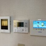 キッチン横　TVドアホン　給湯器リモコン　ソーラーシステムモニター