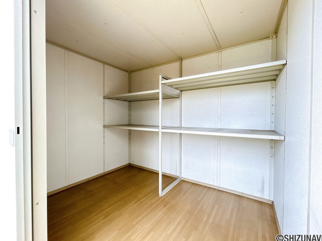 【バルコニー倉庫内部】