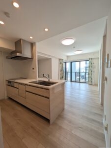 LDK　13.82帖　キッチン上部収納が無いので、開放的です。