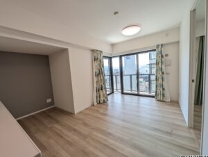 リビング　開口部が広く明るいです。