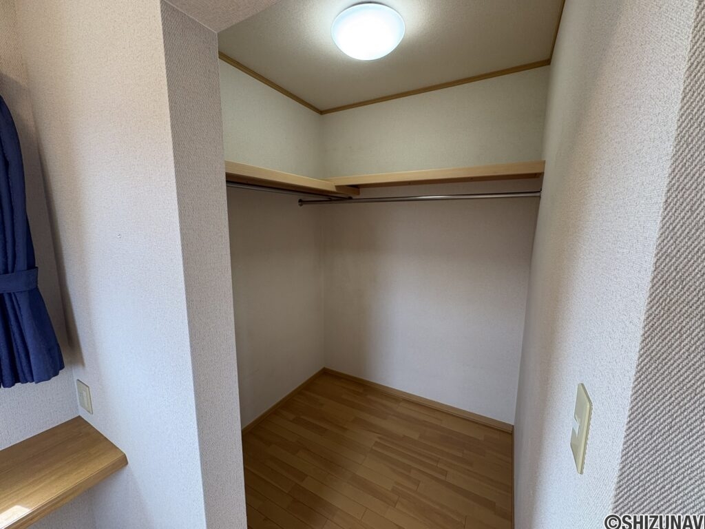 2階　洋室（8.0帖）の隣のWIC（ウォークインクローゼット）