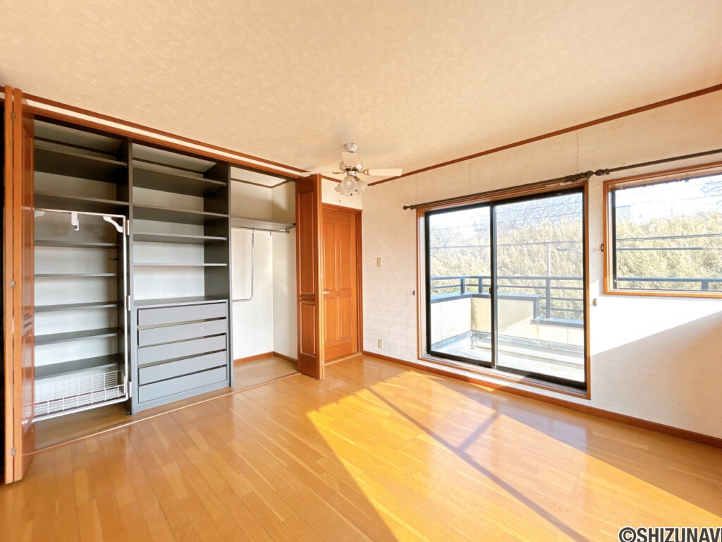 【2階東側8帖洋室（1）】