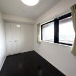 約5.5帖の洋室です。