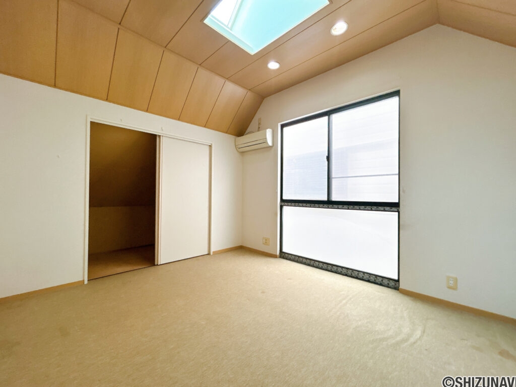 【2階東側洋室】