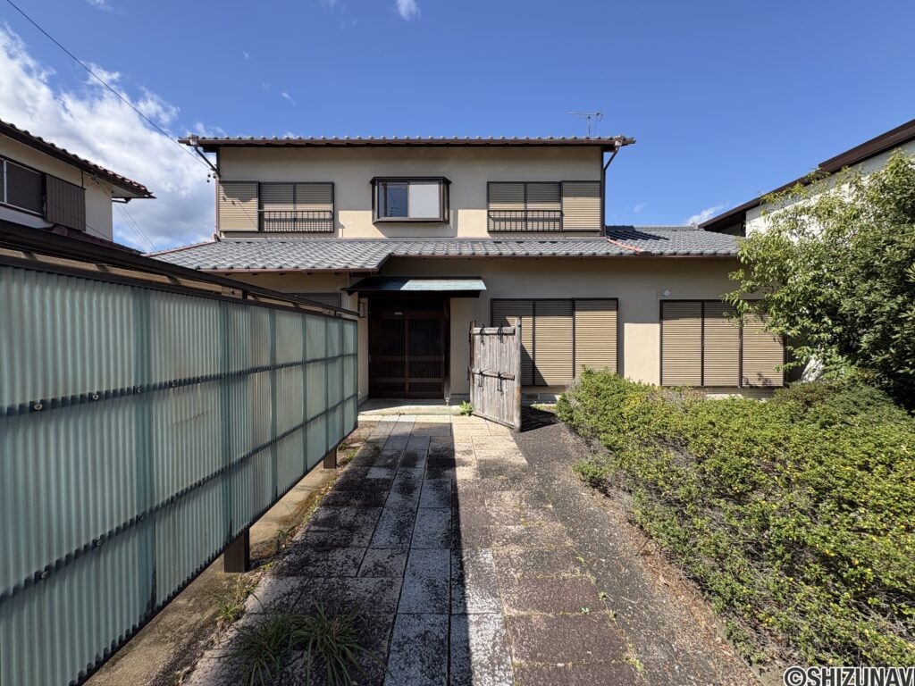 玄関アプローチ