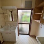 1階玄関横洗面室