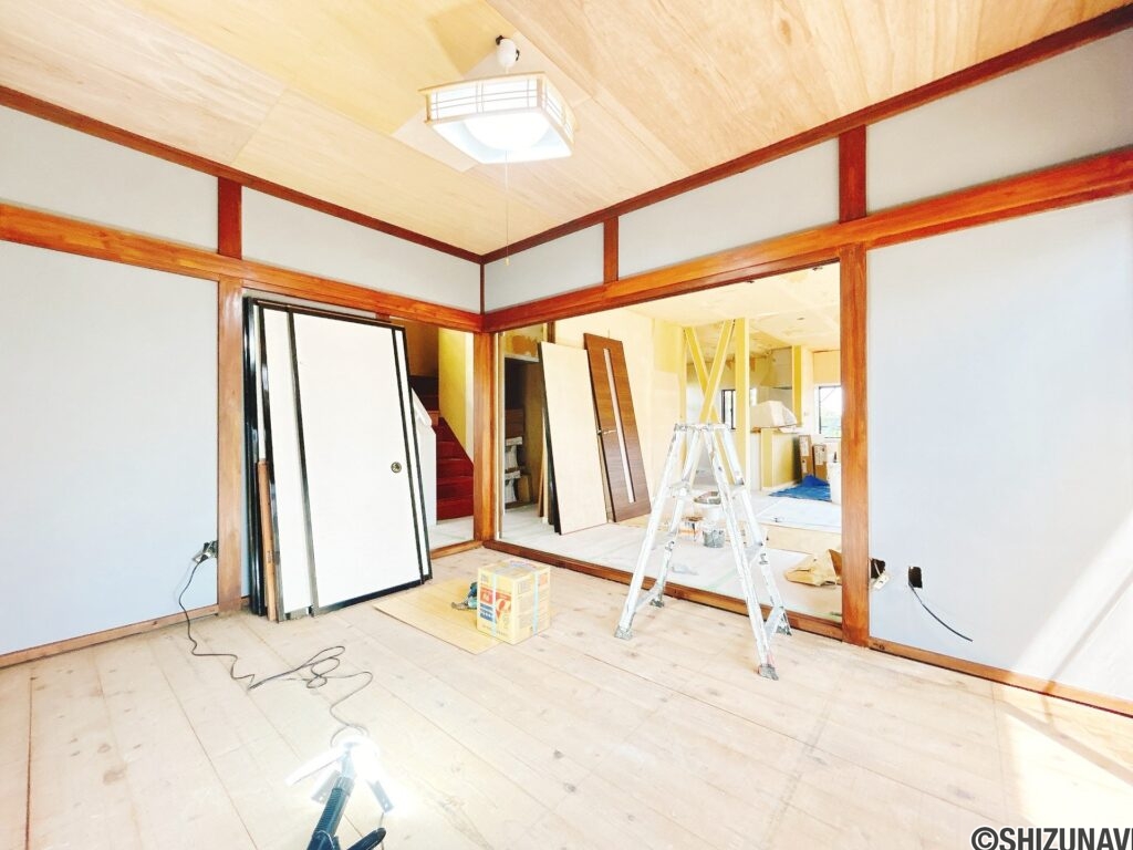 【リフォーム中/1階和室6帖】（7/25撮影）畳の表替、ふすまの張替を行います。いぐさの香りがする安らぎの空間となります。客間としてのご利用もおすすめです。