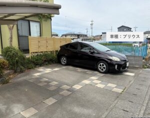 駐車場は2～3台の並列が可能です♪