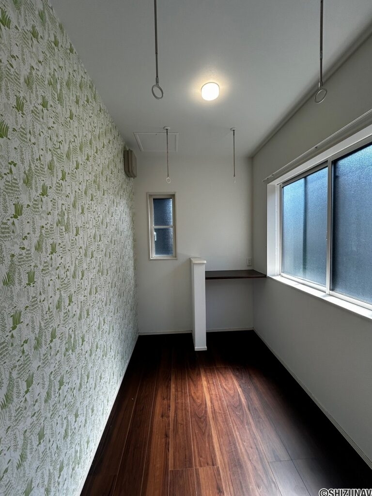 2階納戸　洗濯物を室内で干すことが出来ます