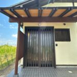 【リフォーム済/玄関外観】玄関扉は新品交換いたしました。お住まいの顔となる部分を一新し、清潔感のある印象に仕上げます。