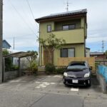 駐車場は2～3台の並列が可能です♪