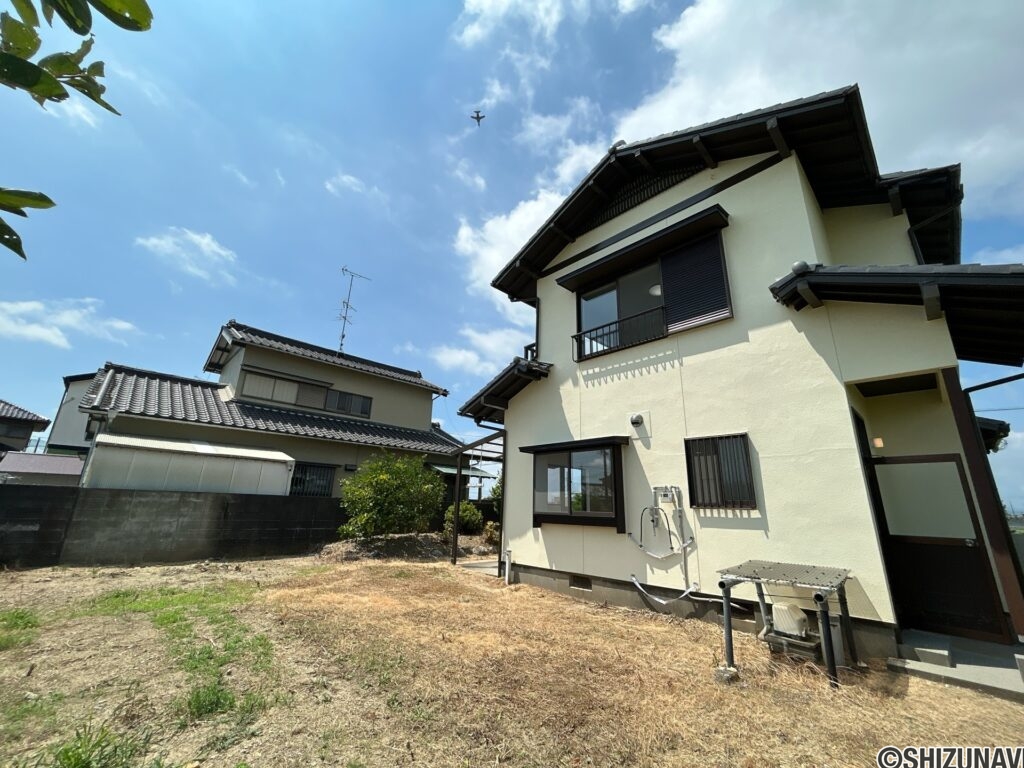 【お庭】南側のお庭です。家庭菜園や造園、ドッグラン、お子様の遊び場など、様々な用途に合わせてご自身のお庭をおつくりいただけます。