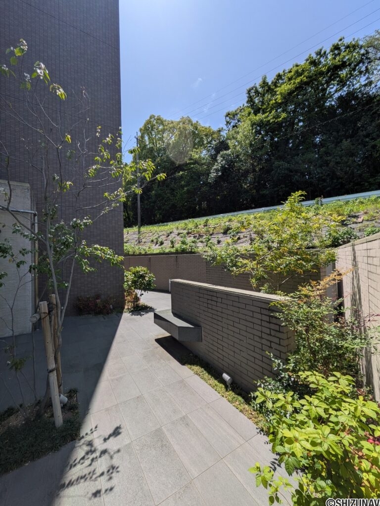 【敷地内】自然と調和する敷地内の庭も魅力的です！