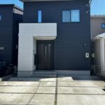 正面から　2台分の駐車可能です