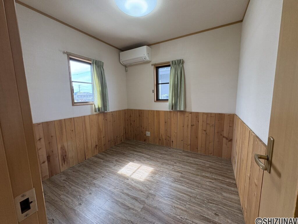 2階　洋室（4.5帖）