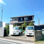 【リフォーム前/外観】別角度です。外壁塗装を行います。綺麗な外観で気持ちよく新生活をスタートできるとともに、購入後のメンテナンス費用も抑えられます。