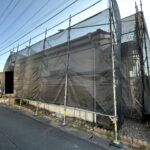 【リフォーム中/外観　別角度】（8/23）外壁は塗装を行います。綺麗な外観で気持ちよく新生活をスタートできるとともに、購入後のメンテナンス費用も抑えられます。