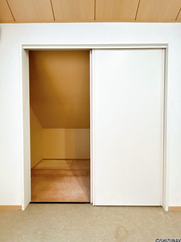 【2階洋室　収納】