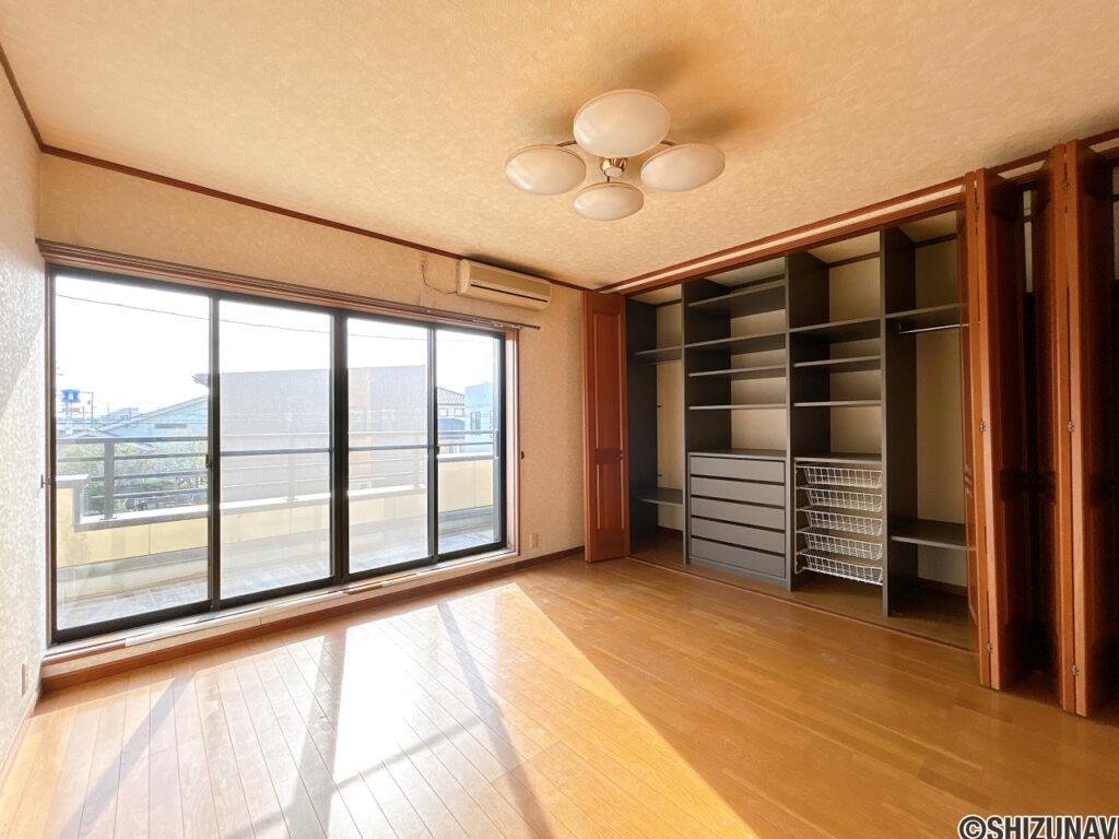 【2階西側8帖洋室（2）】