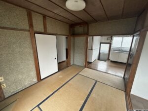 1階 キッチン側の和室(6帖)の写真です。