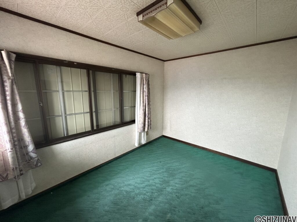 2階 洋室(6帖)の写真です。