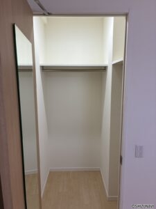 WIC　身だしなみチェックができる鏡付き！