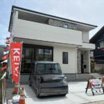 【外観】間口は10m以上。