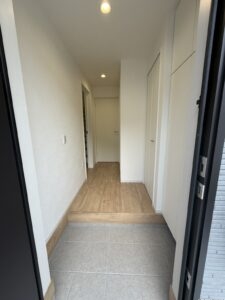 【１号棟】玄関