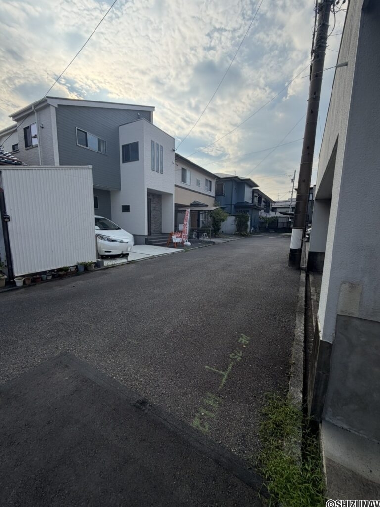 広々とした前面道路！駐車しやすいですね