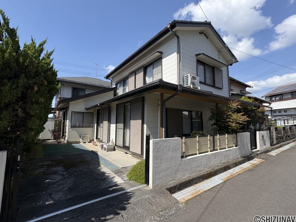 閑静な住宅街の落ち着く物件です。