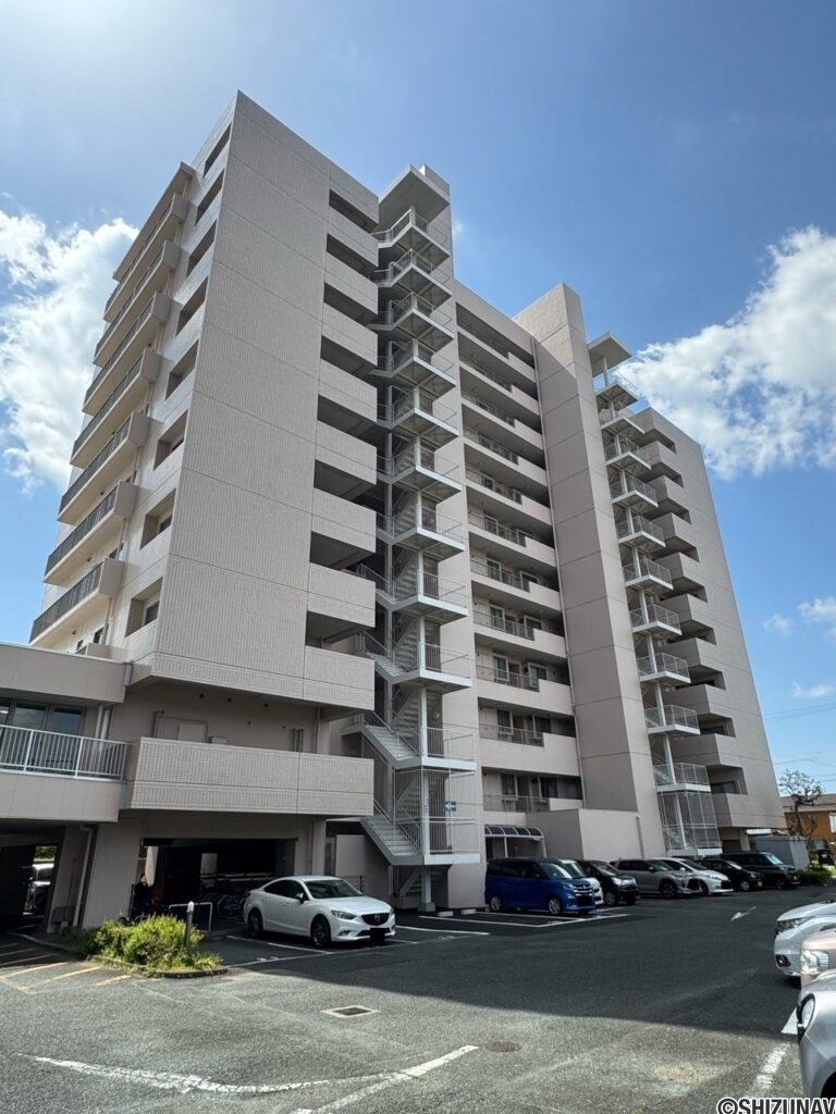 マンション外観　別角度