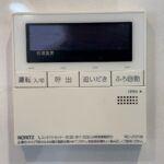 給湯パネル　リビング側