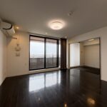 リビング別角度です。洋間とつながっており、一つの部屋のようにもできます。