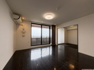 リビング別角度です。洋間とつながっており、一つの部屋のようにもできます。