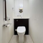 お手洗いです。手洗い場付きです。