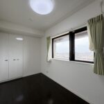 約5.5帖の洋室です。