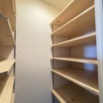 洗面所近くの収納です。