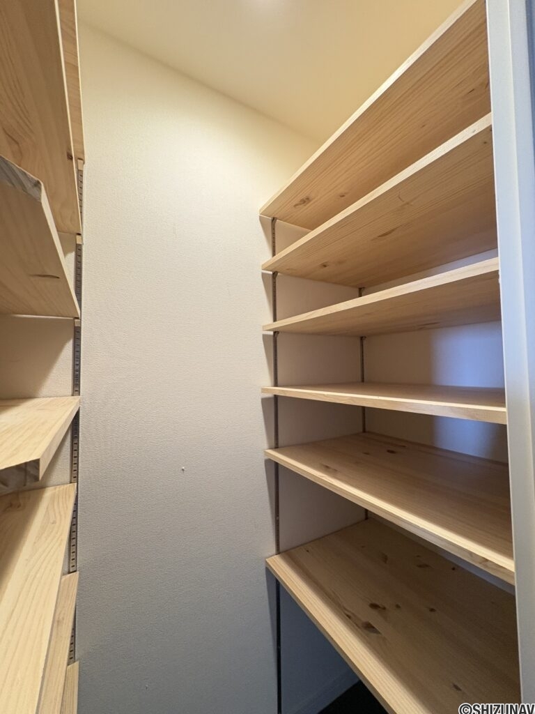 洗面所近くの収納です。