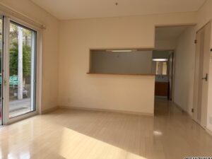 風通しの良い明るいリビングダイニングです（12.6帖）