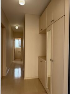 玄関ホール　大き目のシューズクローゼット　　　　　　　　　　　　収納スペースが充実しています