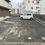 駐車場スペースは広々5台以上のスペースがあります。