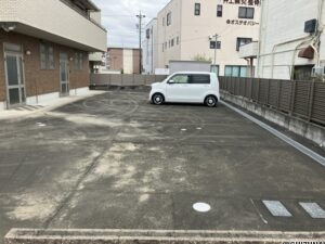 駐車場スペースは広々5台以上のスペースがあります。