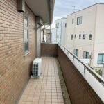 2階バルコニーは広々としております。