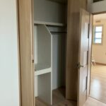 2階階段横の収納スペースです。