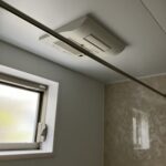 浴室に窓付き！浴室乾燥機つき！です。