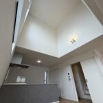 広々とした吹き抜け構造の新築戸建て！